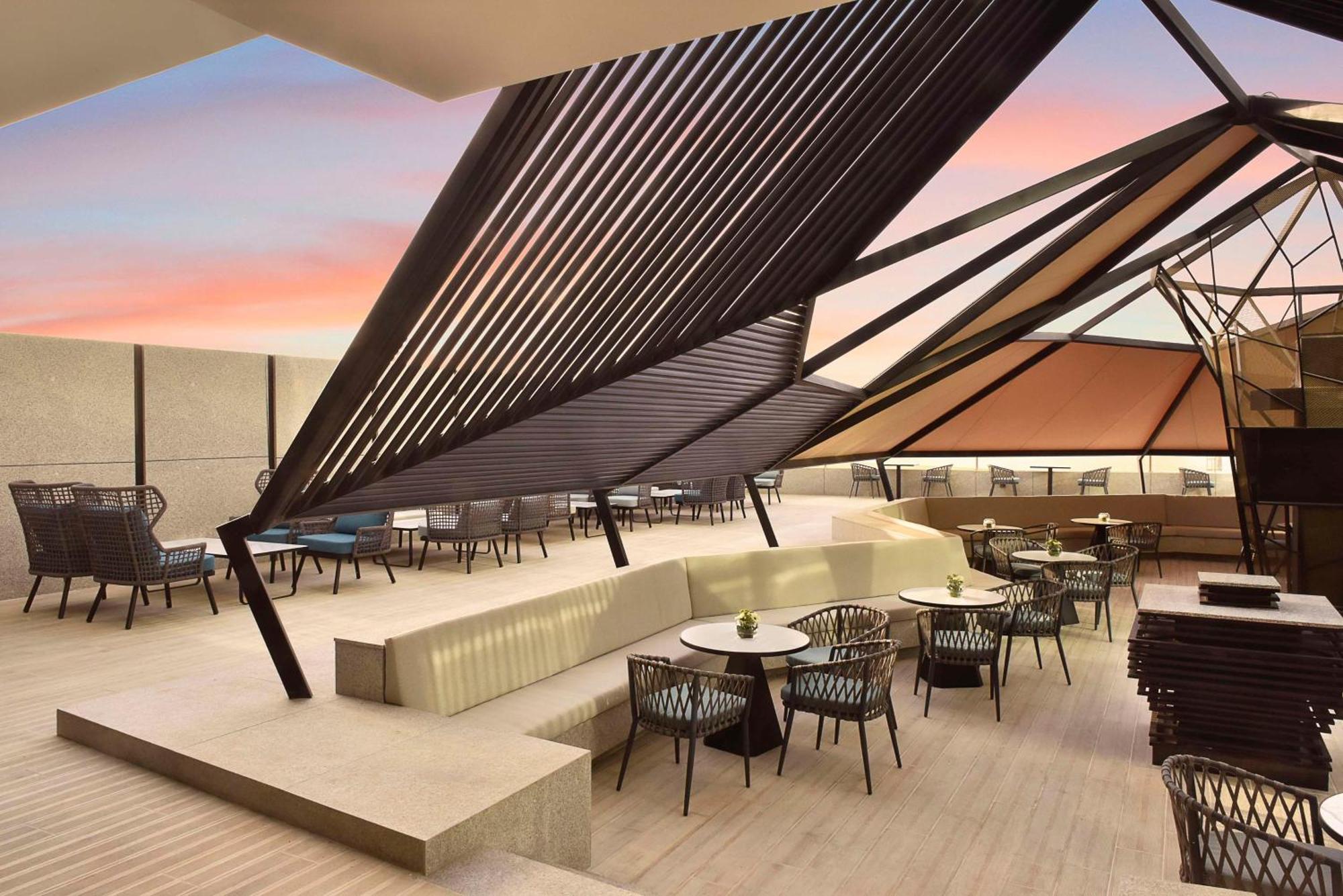 Hotel Hilton Bahrain Manama Exterior foto The Sky Bar